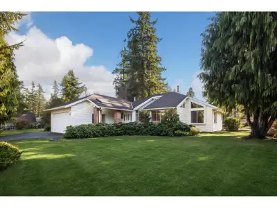 This 1.07-acre corner gem in Grandview offers unmatched subdivision potential. The 3,131 sq. ft. sou...