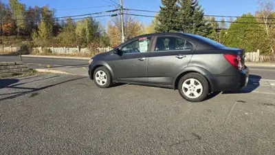 CHEVROLET SONIC 2014 AUTOMATIQUE INSPECTÉ EN BON ÉTAT MÉCANIQUE ROULE TRÈS BIEN. POSSIBILITÉ D'AJOUT...