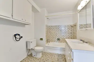 TRÈS GRAND 3 1/2 LONGUEUIL DISPO MARS, View more