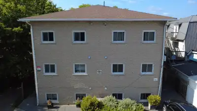 261 Colborne St, Unit 2 Located in the heart of Kingston, this charming 2-bedroom, 1-bathroom unit o...