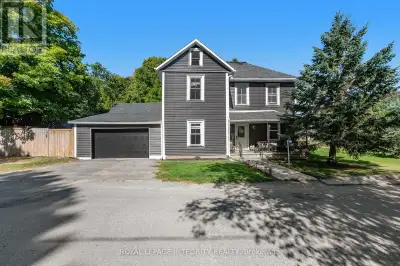 This country chic home is located in the welcoming village of Lanark and is within walking distance...