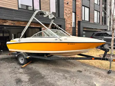 Bateau Maxum 18’ open deck Moteur mercury 3.0 litre 135 HP Pied alpha 1 Remorque KARAVAN inclu Toit...