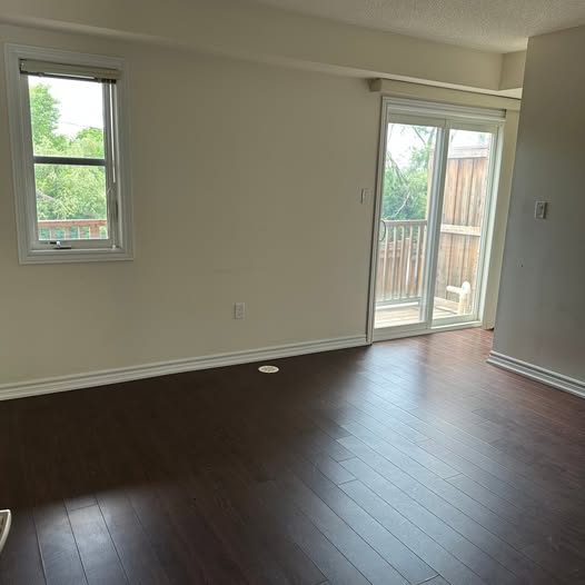 2 level apartment near Market Lane 1