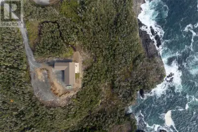 BREATHTAKING MILLION DOLLAR OCEAN VIEW PROPERTY .THIS STUNNING OCEANFRONT HOME IS SITUATED 0N 2 ACRE...