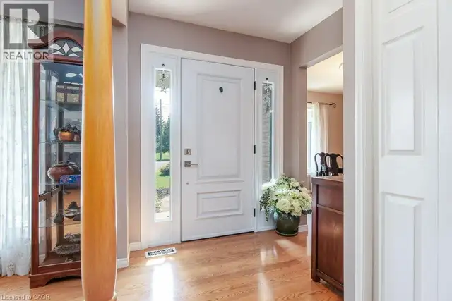 108 QUEENSWAY Drive St. Jacobs, Ontario in Houses for Sale in Kitchener / Waterloo - Image 9