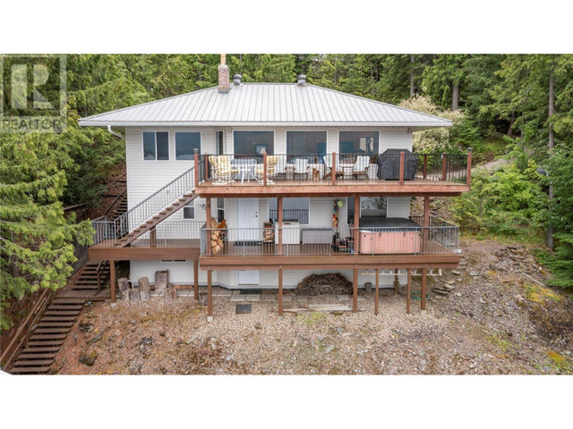 4251 Justin Road Eagle Bay, British Columbia in Houses for Sale in Kamloops - Image 3