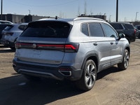 AMVIC Licensed Dealer * Heated Front Seats * Heated Steering Wheel * Rear Vision Camera * Wireless C... (image 7)