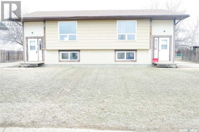 25 - 27 Patricia DRIVE Coronach, Saskatchewan in Houses for Sale in Moose Jaw