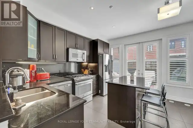 8327 KIPLING AVENUE Vaughan (West Woodbridge), Ontario in Condos for Sale in Markham / York Region - Image 15