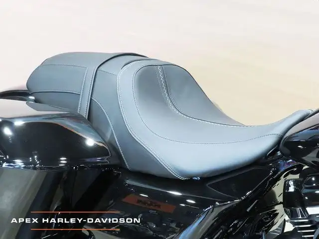 2025 Harley-Davidson FLHX - Street Glide in Sport Touring in Cambridge - Image 8