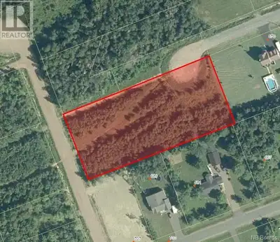 Beau grand terrain situé sur la rue Honoré à Tracadie. Tous près de la ville et un endroit tranquill...