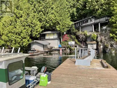 Prime waterfront get-a-way with spectacular views located on over a 1/2 acre. 45 mins from Downtown...