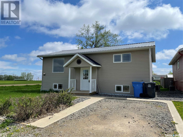 568 Sorlien AVENUE Macoun, Saskatchewan in Houses for Sale in Regina