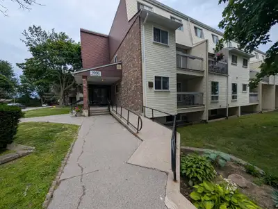 1000 Pembridge Crescent 102 - Easy living in central 1-bedroom a