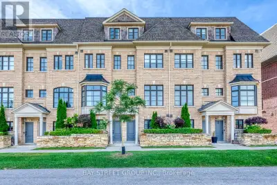 Welcome to a Stunning luxury townhouse! a Bright, Upgraded Living in Prime Oakville Location! 3+1 Be...