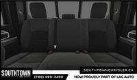 2025 Ram 5500HD Tradesman Experience the Ram 5500HD Tradesman with only 519 km on the odometer. Fini... (image 4)