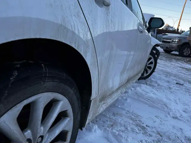 2021 Toyota Corolla LE For Parts Only in Auto Body Parts in Calgary - Image 7