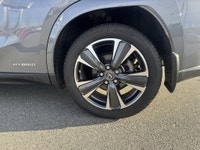 The Lexus UX 250h is built for drivers who want premium efficiency without giving up comfort or styl... (image 5)
