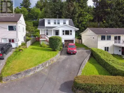 * PREC - Personal Real Estate Corporation. Enjoy fantastic views of the city and harbour from this v...