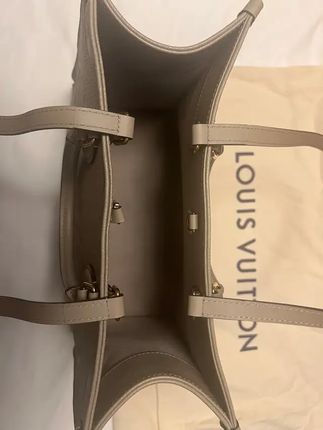 Louis Vuitton On The Go Medium-Turtledove in Bags & Luggage in Peterborough - Image 5