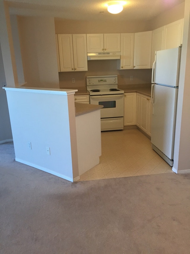 Utilities included, underground parking! 2 BED condo Lancaster! Long