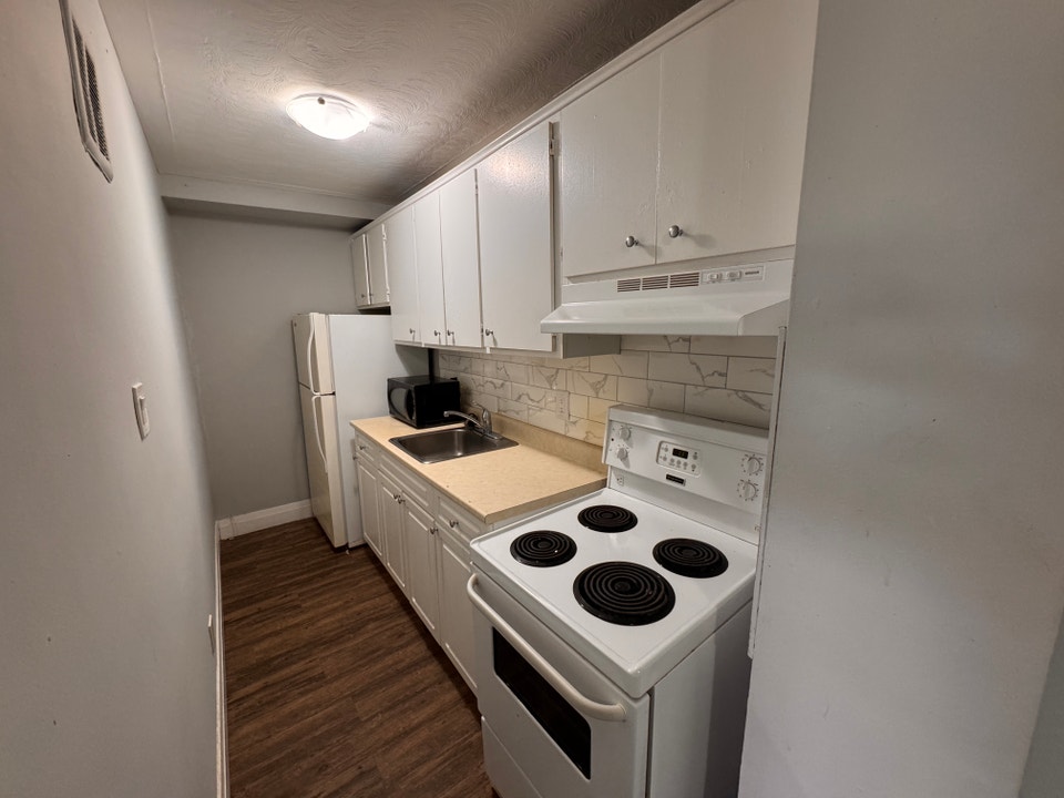 Refreshed & Bright 2 Bed Apartment In Galt! (Unit 26) 2