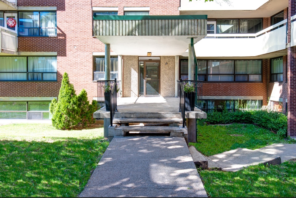 1 & 2  BEDROOM AVAILABLE IN NIAGARA! 2