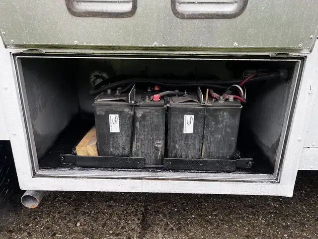 2005 Morgan Olson Workhorse 14 Foot Step Van with Shelving in Heavy Trucks in City of Montréal - Image 21