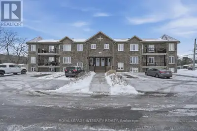 Welcome to 46 Cambridge Street, Unit 1, nestled in the welcoming community of Limoges! This beautifu...