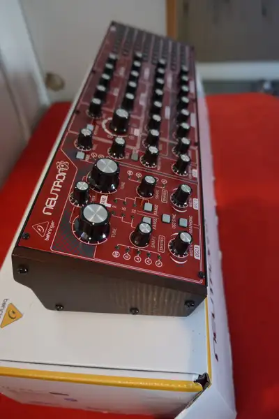 Synthétiseur Behringer Neutron à Vendre, View more