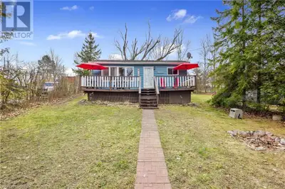 Located in Roseneath on Rice Lake, this charming, freehold, fully insulated, four-season cottage off...