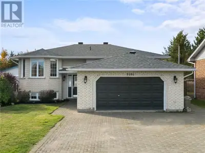 The one you've been waiting for! Welcome to 3161 Percy Ave, Val Caron. Well kept split entry bungalo...