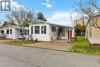 Welcome home !! Introducing this beautifully updated 2-bedroom plus DEN, 1-bathroom home, fully refr...