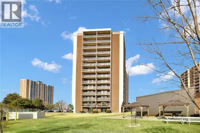 Welcome to Westchester at the Lake! This beautifully renovated 1 bedroom, 1 bathroom condo is move i...