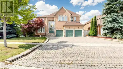 Located in the prestigious Credit Mills neighbourhood, this exceptional residence offers over 7,000...