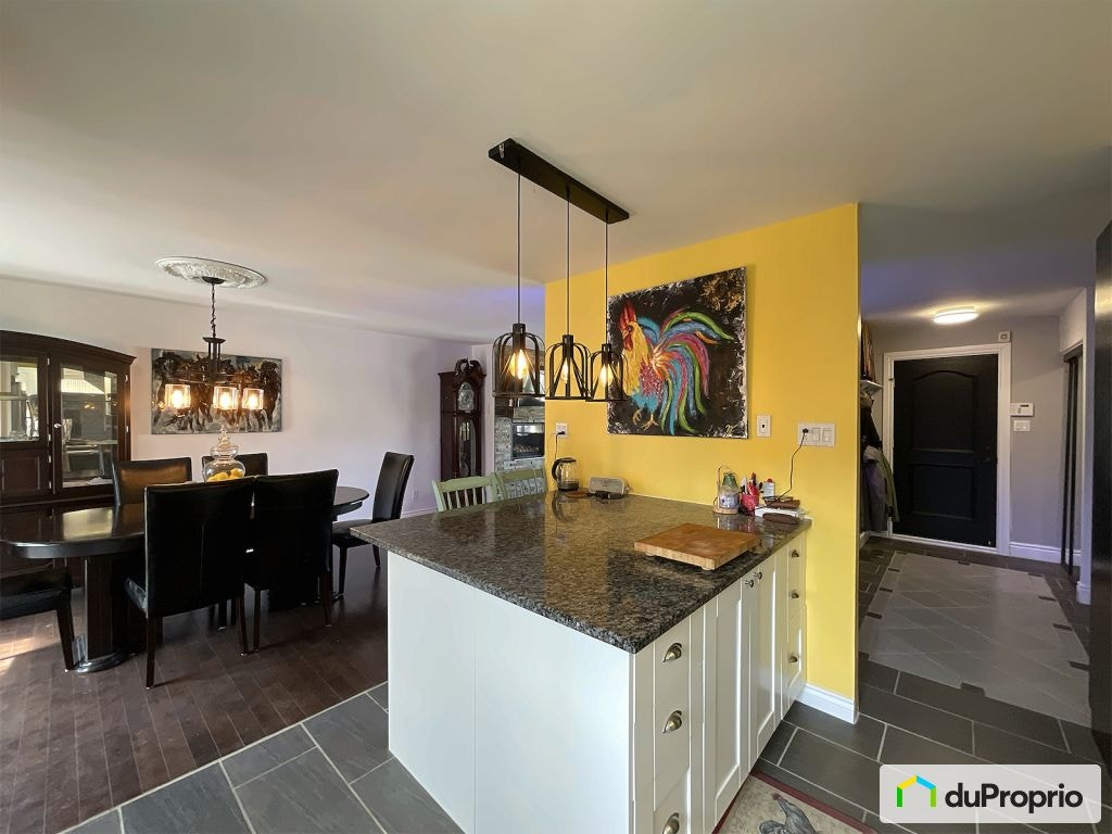 $969,900 - Split Level for sale in Kirkland — photo 3