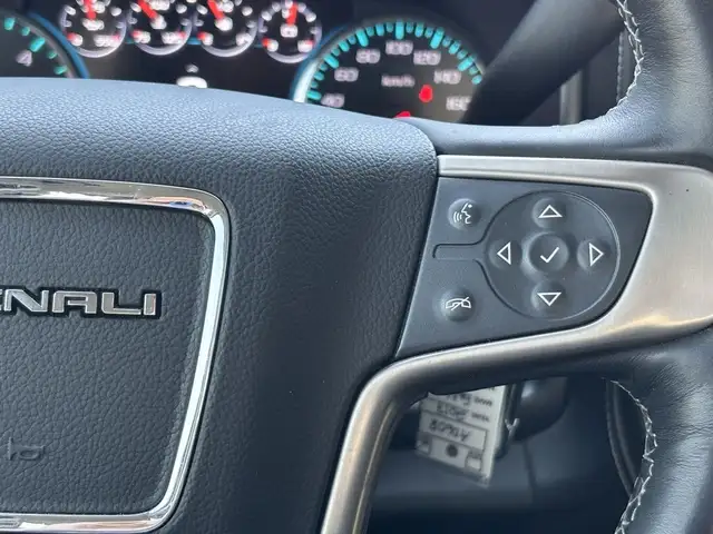 2017 GMC Sierra 1500 Denali 4x4 Crew Cab • 6.2L • Sunroof • Pwr  in Cars & Trucks in Calgary - Image 19