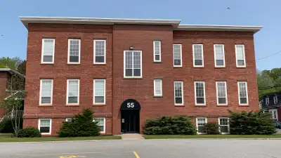 Two bedroom apartment on the third floor features hardwood/ceramic floors, in suite laundry. It is B...