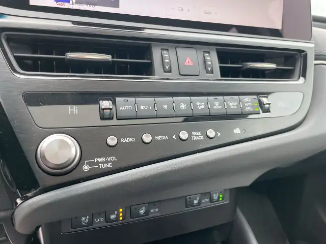2024 Lexus ES 350 Premium / Cuir / Toit ouvrant / Camera Bien Éq in Cars & Trucks in Laval / North Shore - Image 27
