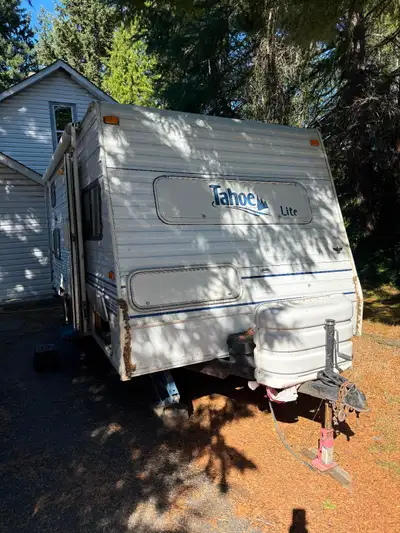 1999 24 foot Thor Tahoe Lite camper trailer. New awning in 2025. Good tires all around. All applianc...