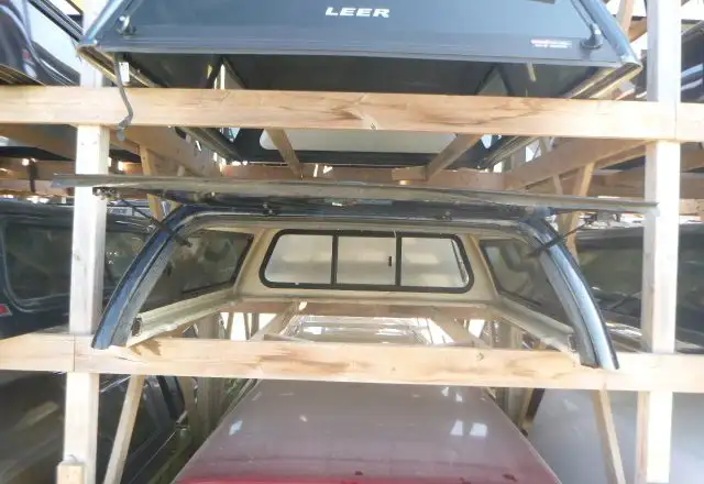 2007 - 2013 Chevrolet Silverado 5'8 CREW Cab Black Truck Cap in Other Parts & Accessories in Kitchener / Waterloo - Image 4