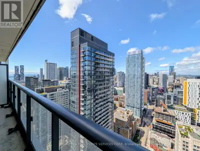 ***Functional 1+Den With Parking, Locker and Gorgeous Clear City & Lake View!*** Perfect For Student...