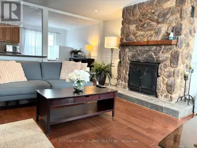 Welcome to this wonderful 2-bedroom 2-bathroom home with open-concept living. Upon entering,you're g...