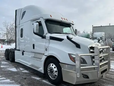 2022 FREIGHTLINER T12664ST;Heavy Duty Trucks - Conventional Truck w/ Sleeper Penske Location 525 MAC...
