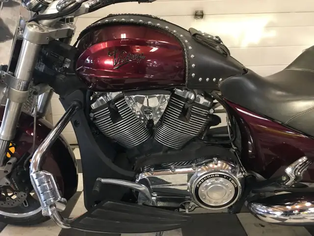 2010 Victory Cross Roads TOURER FOR SALE...$ 6,500. PLUS GST in Sport Touring in Calgary - Image 4