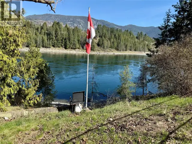 604 11th Street Castlegar, British Columbia in Land for Sale in Nelson - Image 3