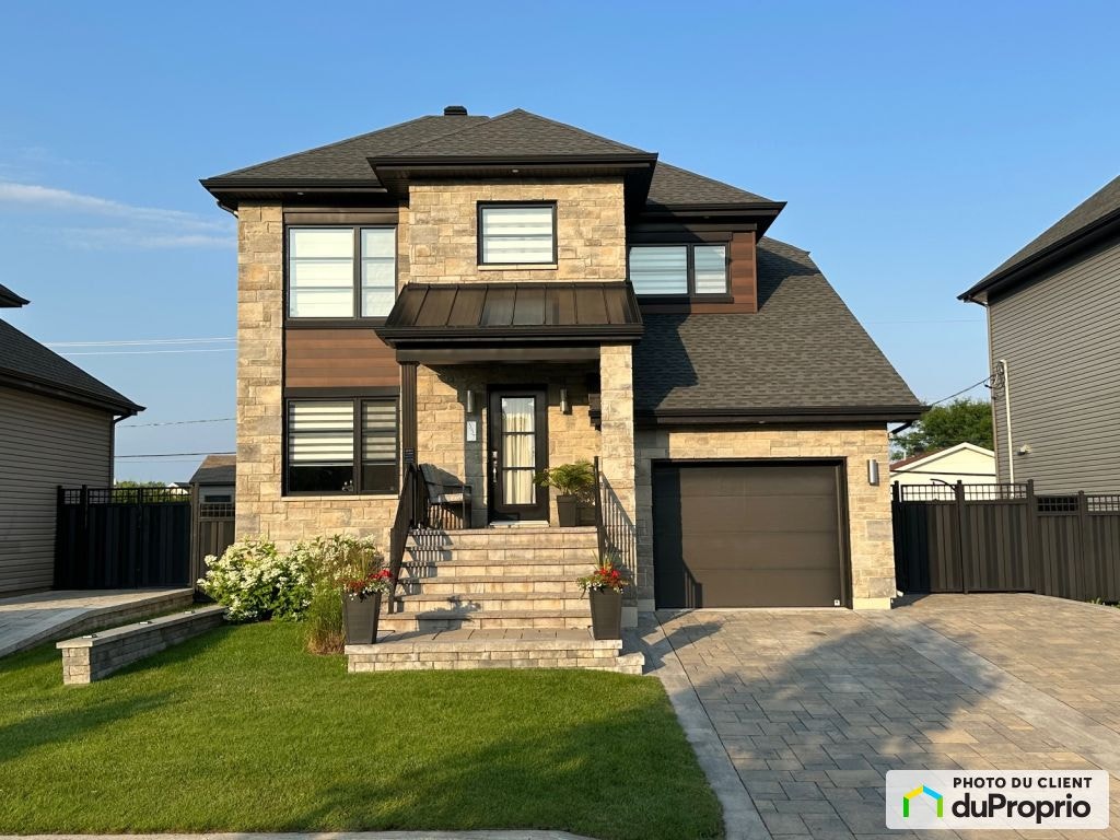 $885,000 - 2 Storey for sale in Ste-Marthe-Sur-Le-Lac — photo 1