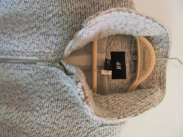 IVORY Wool Mix H&M Ladies COAT with Zippers in Women's - Tops & Outerwear in City of Montréal - Image 2