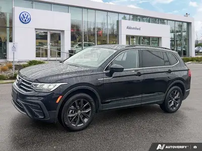 Only 29,000 Miles! This Volkswagen Tiguan boasts a Intercooled Turbo Regular Unleaded I-4 2.0 L/121...