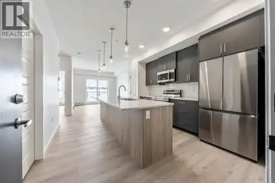 TOP FLOOR | WEST-FACING | IMMEDIATE POSSESSIONWelcome to this newly build never occupied 593 sq. ft....